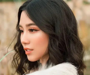 Dân mạng kêu gọi tẩy chay hotgirl Linh Miu sau khi đăng tải dòng trạng thái đi ngược dư luận trước sự ra đi của danh hài Chí Tài
