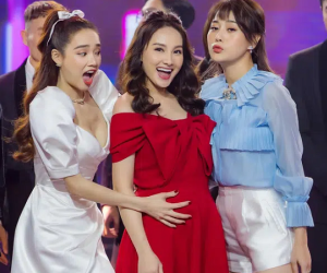 Nhã Phương đọ sắc cùng bà bầu Bảo Thanh trong chương trình hội tụ dàn sao 'Về nhà đi con'