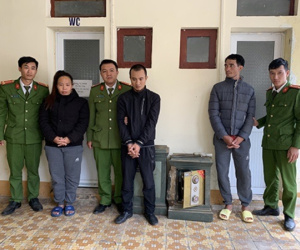 Hai vợ chồng rủ bạn học gây 6 vụ đục két trộm tiền