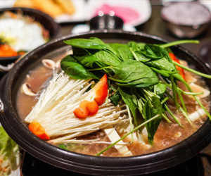 Ăn lẩu mùa lạnh nên tránh ăn 5 loại rau quen thuộc này vì có thể hại tiêu hóa, gây ngộ độc, tổn thương cơ thể