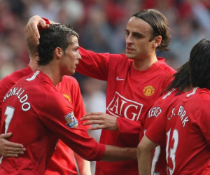 Ronaldo gây ấn tượng với đồng đội khi không uống rượu bia trong tiệc Giáng Sinh