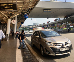 Yêu cầu sân bay Tân Sơn Nhất bố trí làn C cho taxi đón khách
