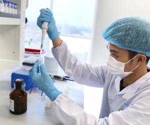 Ngoài dạng tiêm, vaccine Covid-19 của Việt Nam còn có dạng xịt mũi và nhỏ mắt cho người già, trẻ em