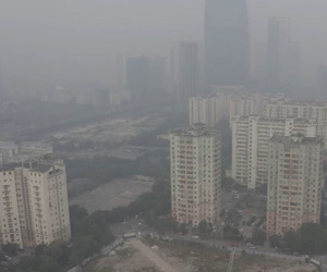 Hà Nội ô nhiễm không khí nghiêm trọng, bầu trời mờ đục vì khói bụi