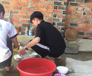Đến nhà bạn gái ra mắt, chàng trai bị bắt rửa 6 mâm bát, nhưng phản ứng của mọi người mới khiến anh 'sốc'