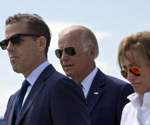 Thông tin gây bất lợi cho ông Biden liên quan đến con trai