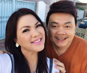 Tin nhắn của vợ NS Chí Tài khi linh cữu chồng đang trên đường sang Mỹ: 8 chữ ngắn gọn nhưng như vết dao xé lòng!