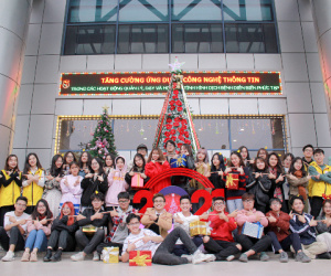 Noel tại các trường Đại học: Nơi có máy phun tuyết nhân tạo, nơi lung linh, rực rỡ như lễ hội ánh sáng