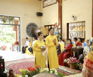 Quý Bình hé lộ hình ảnh trong lễ Hằng thuận, khoảnh khắc nam diễn viên chăm sóc bà xã doanh nhân chiếm spotlight