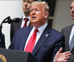 Tổng thống Trump hoãn tiêm vaccine Covid-19, nói nhân sự Nhà Trắng có thể được tiêm sau