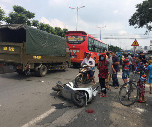 TP.HCM: Trên đường đi làm, nữ nhân viên sân golf bị xe khách lấn làn cán tử vong thương tâm