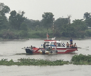 Sà lan đâm chìm ghe trên sông Sài Gòn