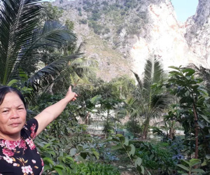 Clip: Người dân la hét khi mìn nổ, bụi mù mịt bao trùm nhà dân