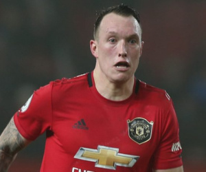 Phil Jones bị thất sủng ở MU nhưng được 7 CLB Ngoại hạng Anh theo đuổi