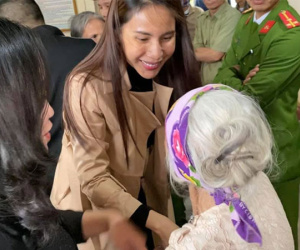 Từng vấp phải vô số ý kiến trái chiều, Thủy Tiên vẫn tự bỏ hơn 1 tỷ đồng hỗ trợ người dân vùng lũ miền Trung đợt 4