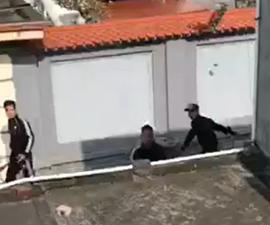 Hàng chục côn đồ xăm trổ đi 5 ôtô mang theo hung khí đại náo vùng quê