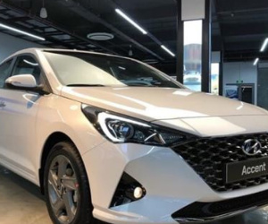 Sắp Tết, nhiều mẫu ô tô khan hàng, tăng giá
