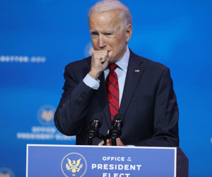 Nhà báo đi cùng ông Joe Biden nhiễm Covid-19, tân Tổng thống đắc cử hiện đang ho rất nhiều
