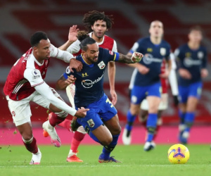 Chơi thiếu người trong 30 phút, Arsenal ngậm ngùi chia điểm với Southampton