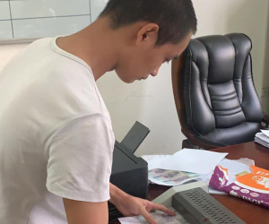 Nam thanh niên in tiền giả bằng máy photo, scan màu và ép plastic rồi bán cho kẻ khác