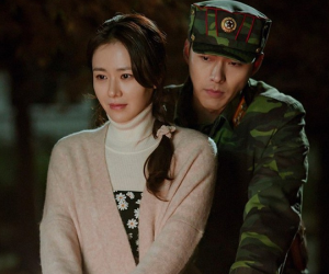 Son Ye Jin bị Kim Hee Ae 'vượt mặt' trở thành diễn viên Hàn nổi tiếng nhất, một cái tên có phim dở tệ vẫn lọt Top 2 gây tranh cãi