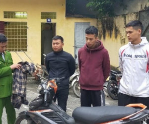 Bắt 3 đối tượng ném chất bẩn vào tư gia vợ chồng nhà báo