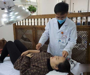 Thói quen xấu khiến nhiều người trẻ liệt mặt, méo miệng khi trời lạnh