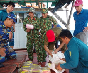Quân đội phát hiện 20kg ma tuý 'vô chủ' trôi dạt trên biển