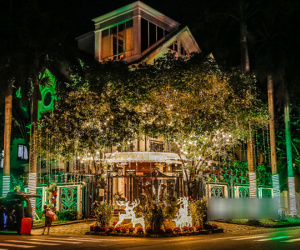 Khu nhà giàu ở Quận 7 decor Noel: Nhà nào cũng đua nhau khoe độ giàu có, riêng biệt thự Cường Đô La đơn giản bất ngờ