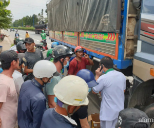 Thương tâm: 2 người bị xe tải cuốn vào gầm thương vong cách nhau 300 mét, trong đó có cô gái 16 tuổi