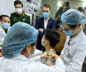 Sau 72 giờ tiêm thử nghiệm vaccine Nanocovax, sức khỏe tình nguyện viên ra sao?
