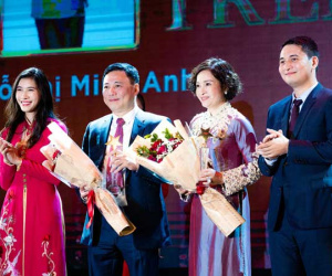 Dạy con như đại gia Alphanam: 'Mỗi năm đi học, con tiêu hết của bố một cái nhà máy'