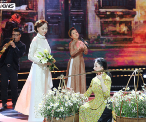 Mỹ Linh hát Chị Tôi, Lê Khánh đẹp đằm thắm trong Chào 2021 khiến khán giả nhớ lại 'siêu phẩm' Người Hà Nội