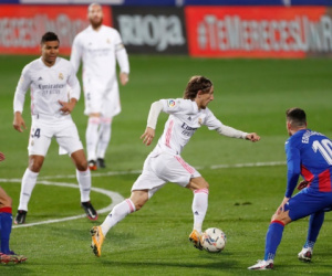 Đè bẹp Eibar, Real Madrid bắt kịp điểm số với Atletico
