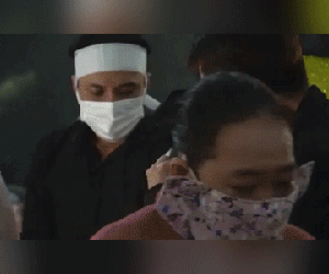 Xúc động trước những hình ảnh chưa từng công bố trong tang lễ cố nghệ sĩ Chí Tài tại Việt Nam