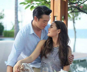 Tóm được vợ trần trụi trong khách sạn với bồ, chồng cười tươi nắm tay đề nghị 'không tưởng'