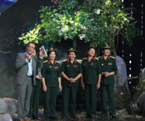 Ký ức vui vẻ: Trung đội nữ lái xe Trường Sơn xuất hiện, MC Lại Văn Sâm nể phục nói câu này