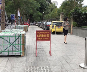 'Vỉa hè lát đá tự nhiên không phải để đỗ ô tô'
