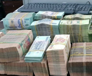 'Ăn' lợi nhuận lớn, ngân hàng vẫn kêu khó giảm lãi suất cho vay