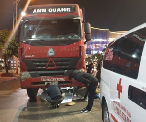 Thai phụ tử vong sau khi va chạm với xe container