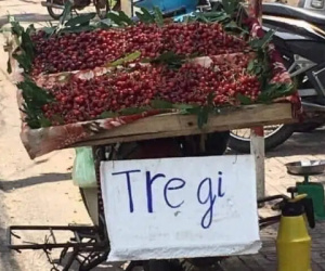 'Việt hóa' tên hoa quả, ông chú khiến người xem bối rối vì đọc mãi cũng không biết bán gì