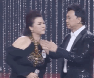 Màn kỷ niệm 35 năm bên nhau lần cuối của cố NS Chí Tài và vợ trên sóng truyền hình: Nụ hôn ngọt ngào giờ chỉ còn là hồi ức!