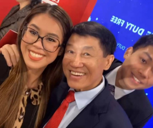 Được ngày cả gia đình tỷ phú Johnathan Hạnh Nguyễn rủ nhau thả ảnh lên cõi mạng, visual đỉnh cao gây chấn động
