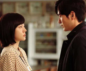 Chai nước trên ô tô góp phần bóc trần bộ mặt thật trăng hoa của gã chồng bội bạc và màn phản đòn xuất sắc từ cô vợ thông minh