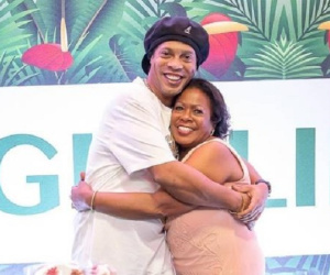 Mẹ Ronaldinho nguy kịch do mắc Covid-19