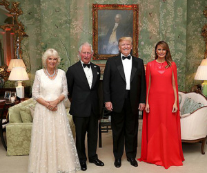 Ông Trump bị nghi photoshop ảnh Noel cuối cùng ở Nhà Trắng
