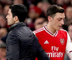 Arsenal khủng hoảng trầm trọng, Oezil gửi thông điệp đến Arteta