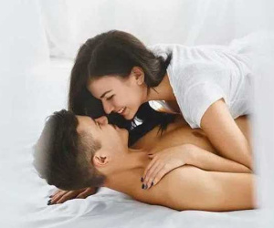 Trong 'cuộc yêu', phụ nữ thường nhầm tưởng đàn ông mê mẩn cách chiều chồng này mà không hề biết mình đang 'dâng chồng' cho người khác