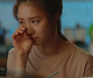 Đang bàn bạc chuyện ly hôn với chồng thì con trai bước vào hỏi 1 câu khiến tôi lặng người muốn xé đơn ngay lập tức