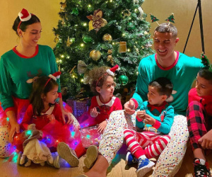 Ronaldo đăng ảnh ấm áp bên gia đình đêm Noel